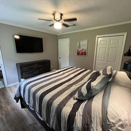 Spacious 3 Bedroom Home Near Amphitheater/Baseball/Shopping And Much More Пърл Екстериор снимка